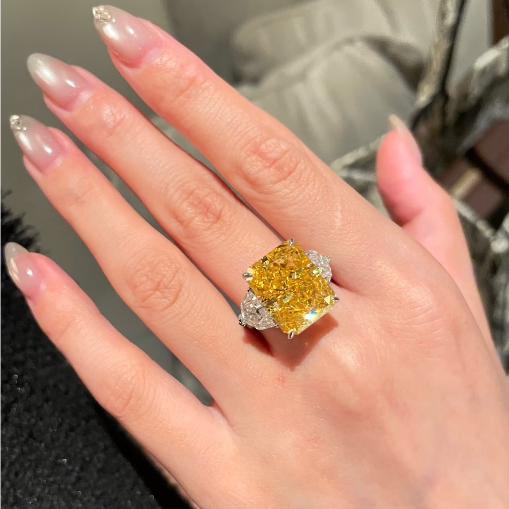 15ct Elegant Yellow and S925 cocktail Ring